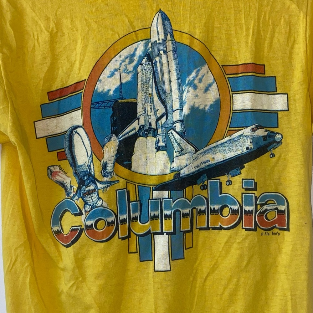 Columbia Rocket yellow size Large tee